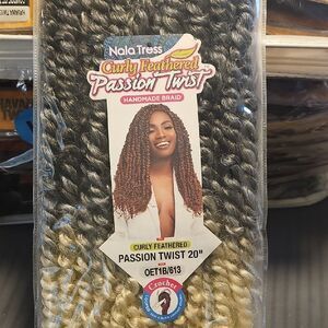 Curly Feathered Passion Twist 20" Hair Extension - Black and Blonde